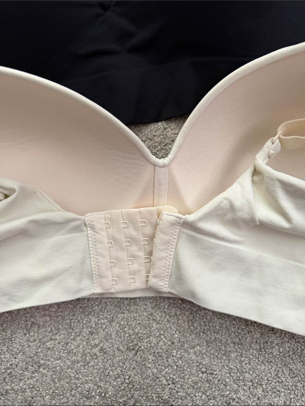 Everyday Seamless Molded-Cup Sports Bra - Black & Cream - Picture 2 of 6
